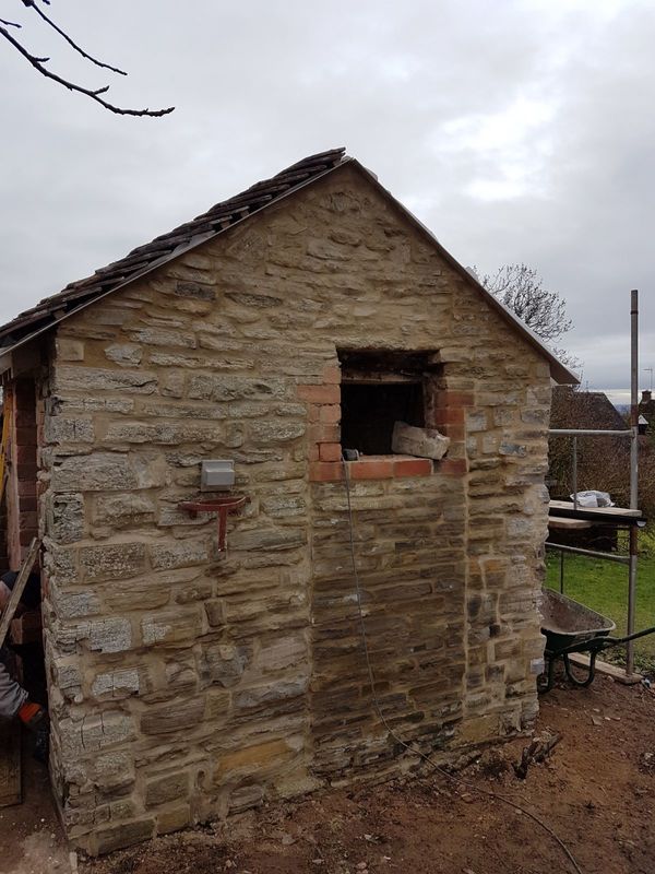 Outbuilding, Church Lench — blockwork walls and construction progress
