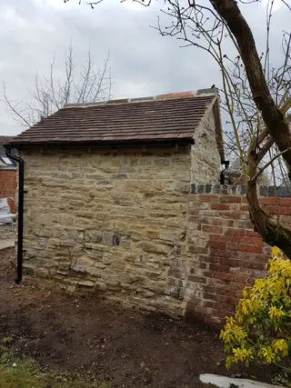 Outbuilding, Church Lench — finished outbuilding exterior, March 2018