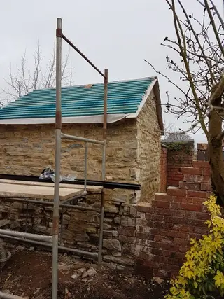 Outbuilding, Church Lench — blockwork walls being built up